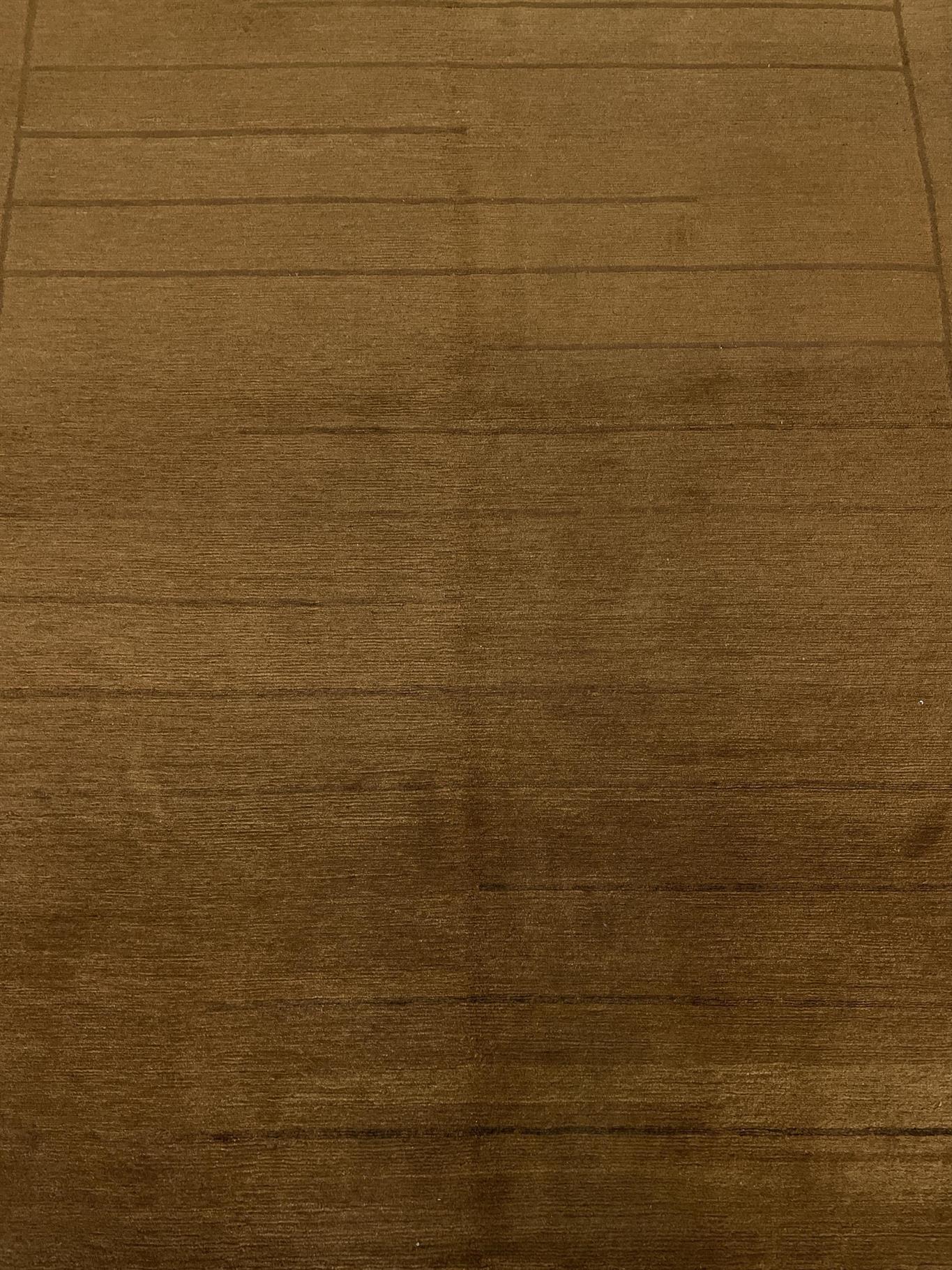 AORug#15667 size. 5' 02" x 6' 08"