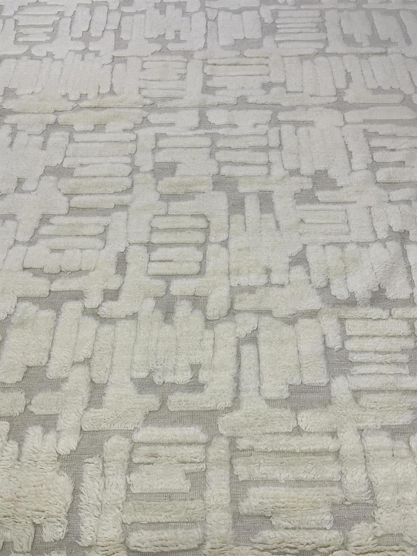 AORug#16439 size. 9'0" X 12'0"