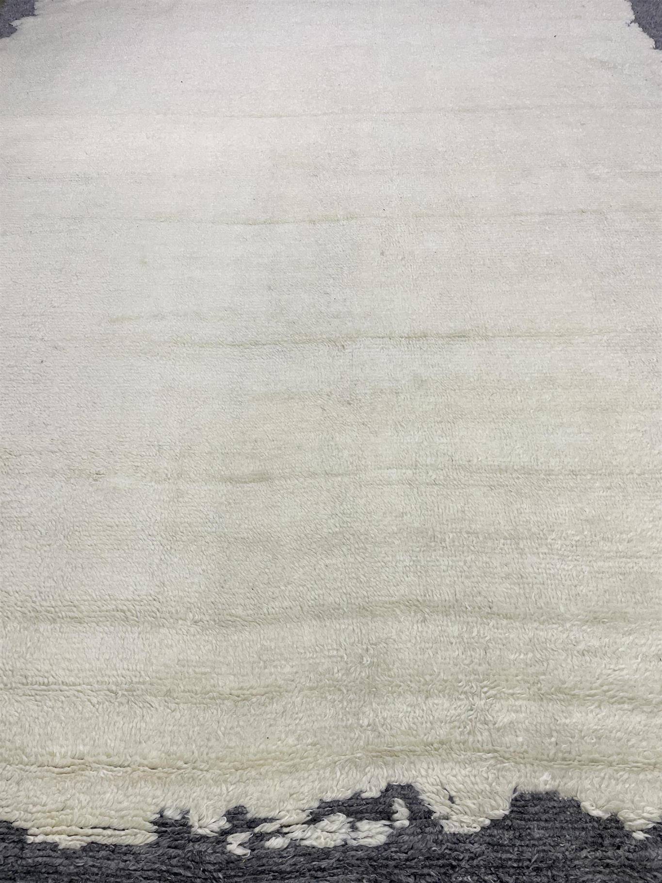 AORug#16447 size. 9'0" X 12'0"