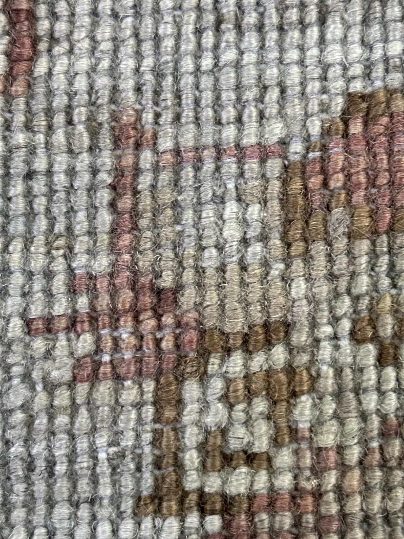 AORug#816 size.2' 05" x 10' 02"