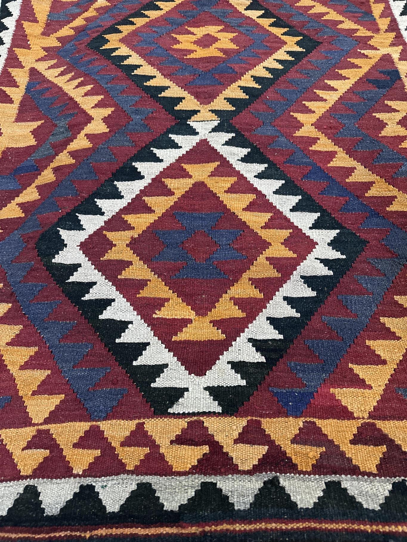 AORug#2261 size. 3' 02" x 6' 03"