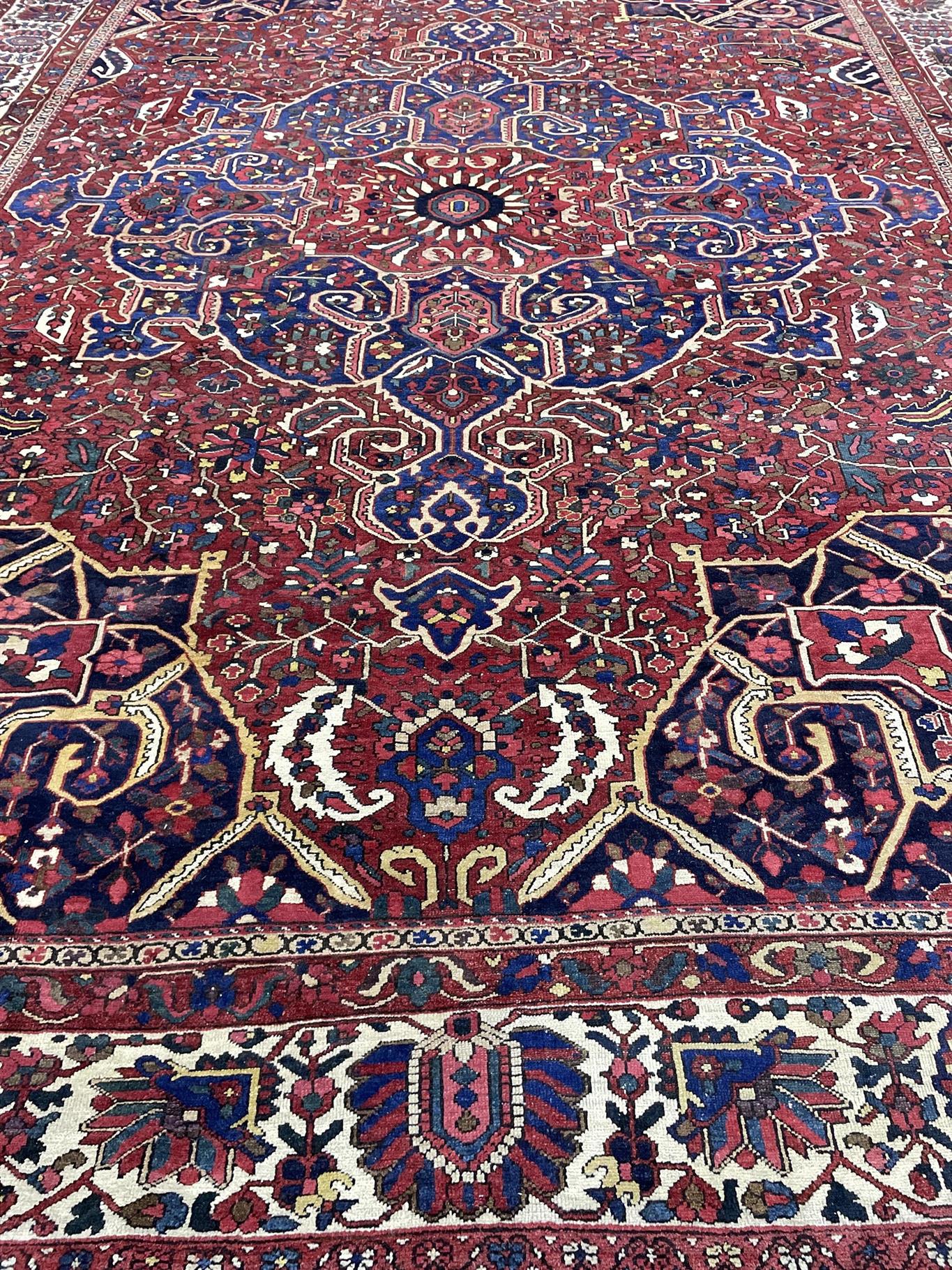 AORug#17563 size. 12' 02" x 15' 11"