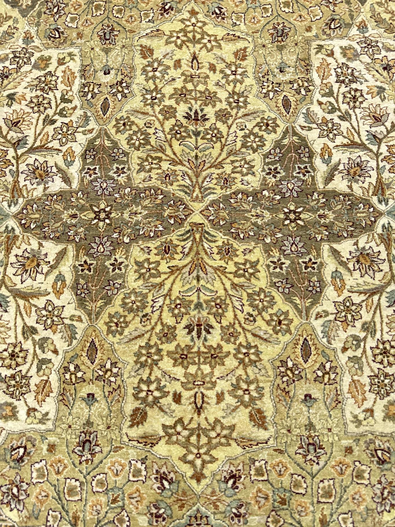 AORug#767 size.9' 01" x 12' 01"