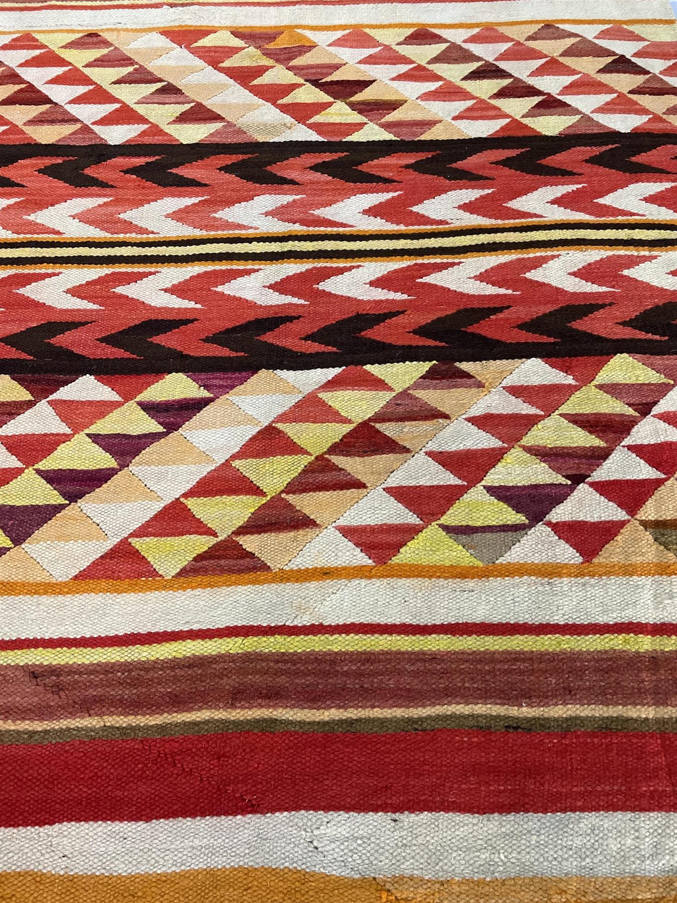 AORug#8464 size. 4' 03" x 5' 05"