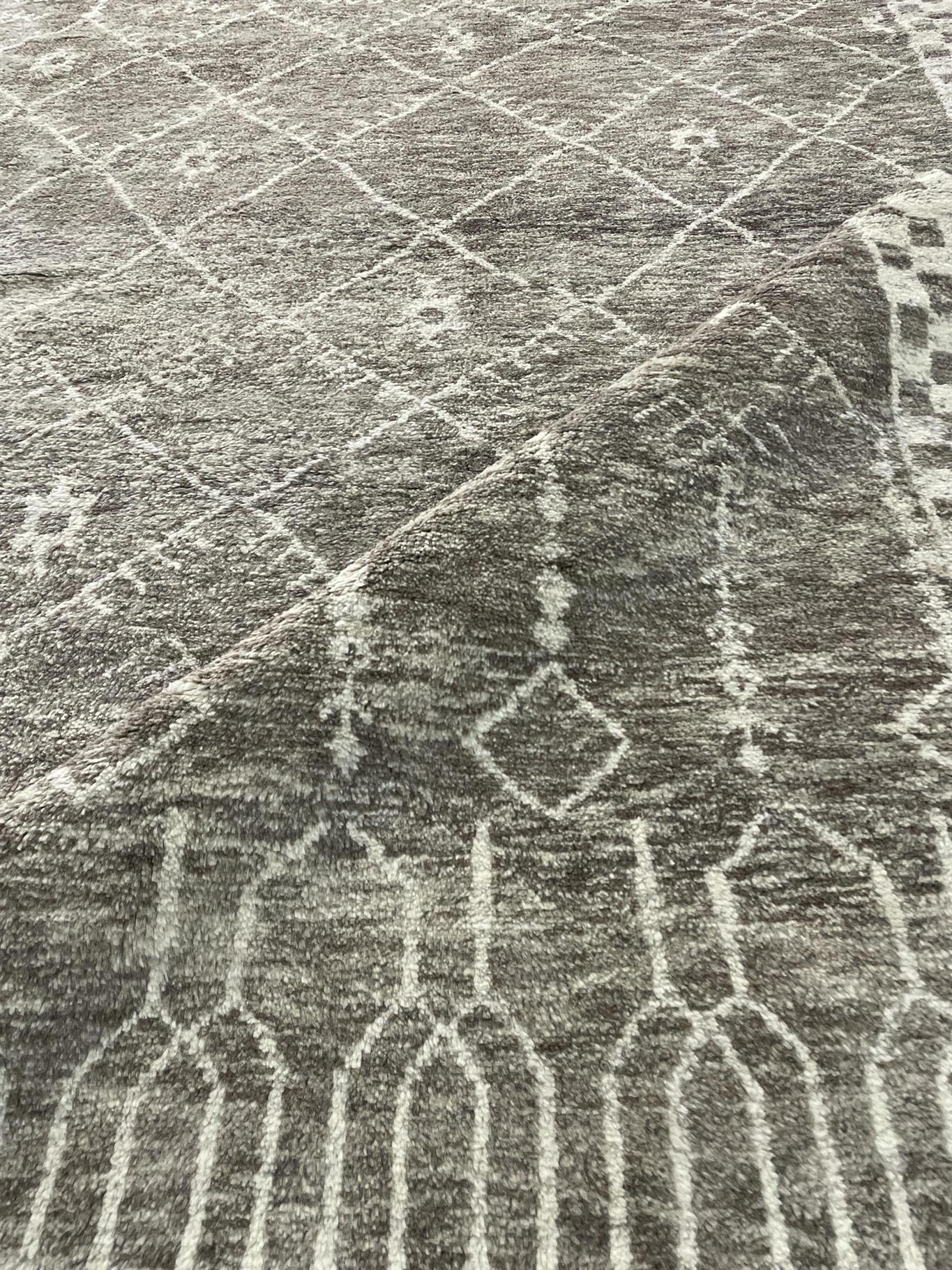 AORug#18037 size. 9' 00" x 11' 09"