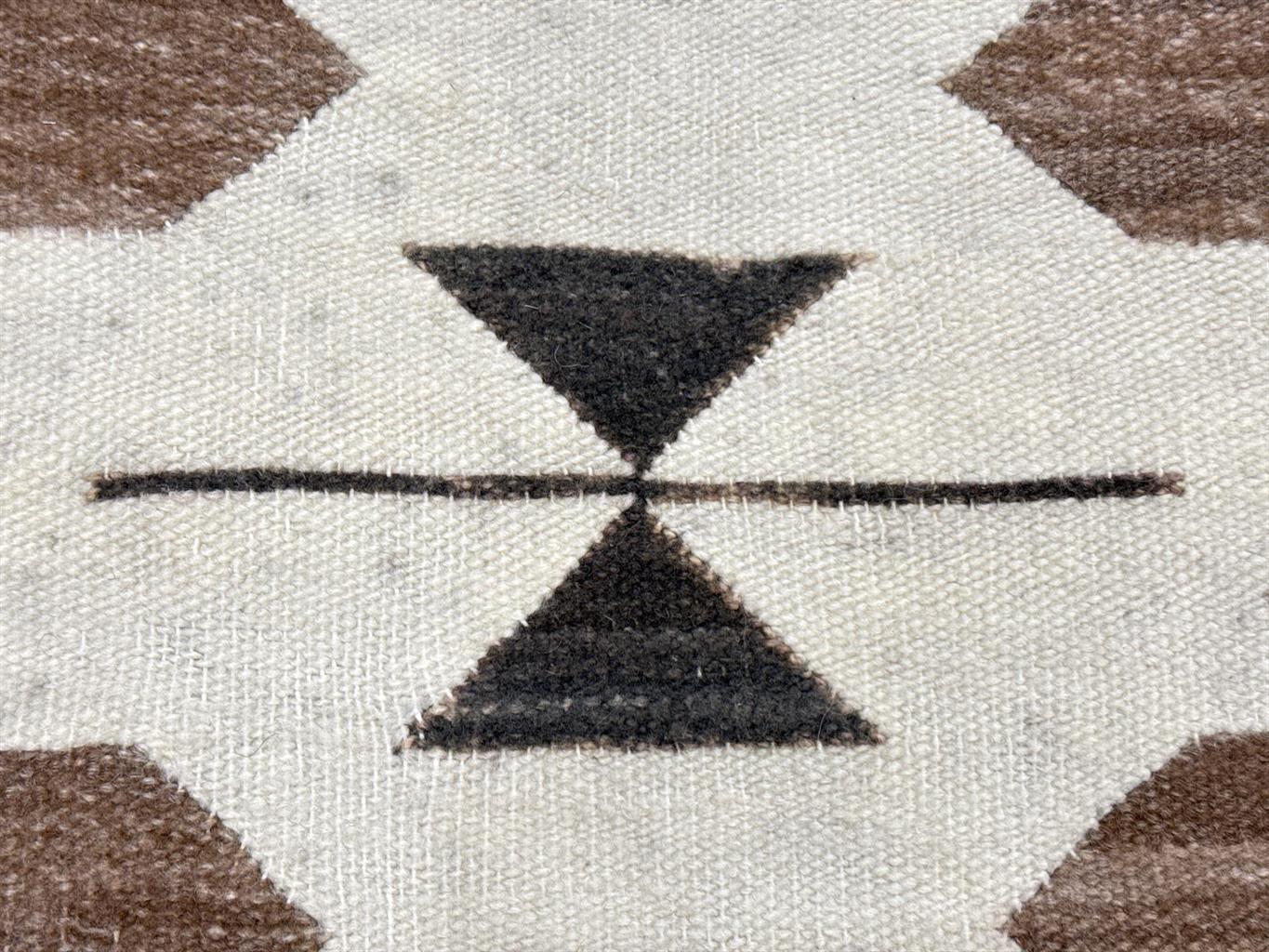 AORug#5247 size. 1' 05" x 2' 08"