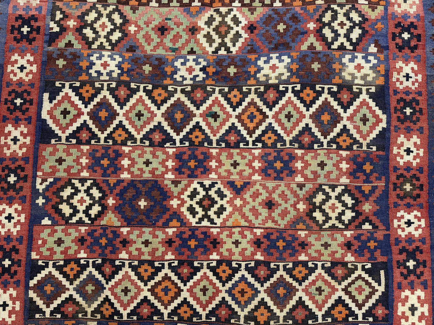 AORug#2539 size. 5' 06" x 7' 10"