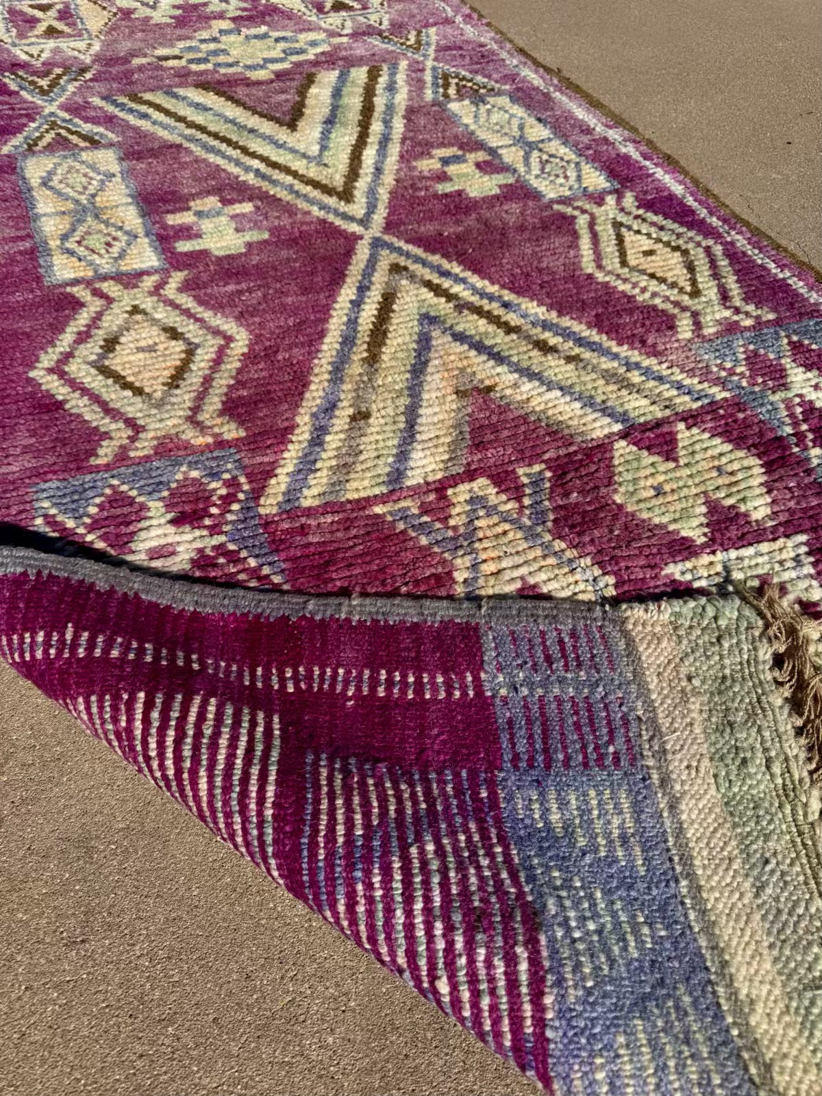 AORug#1803 size.3.9x9.3