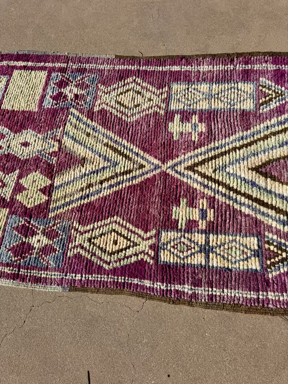 AORug#1803 size.3.9x9.3