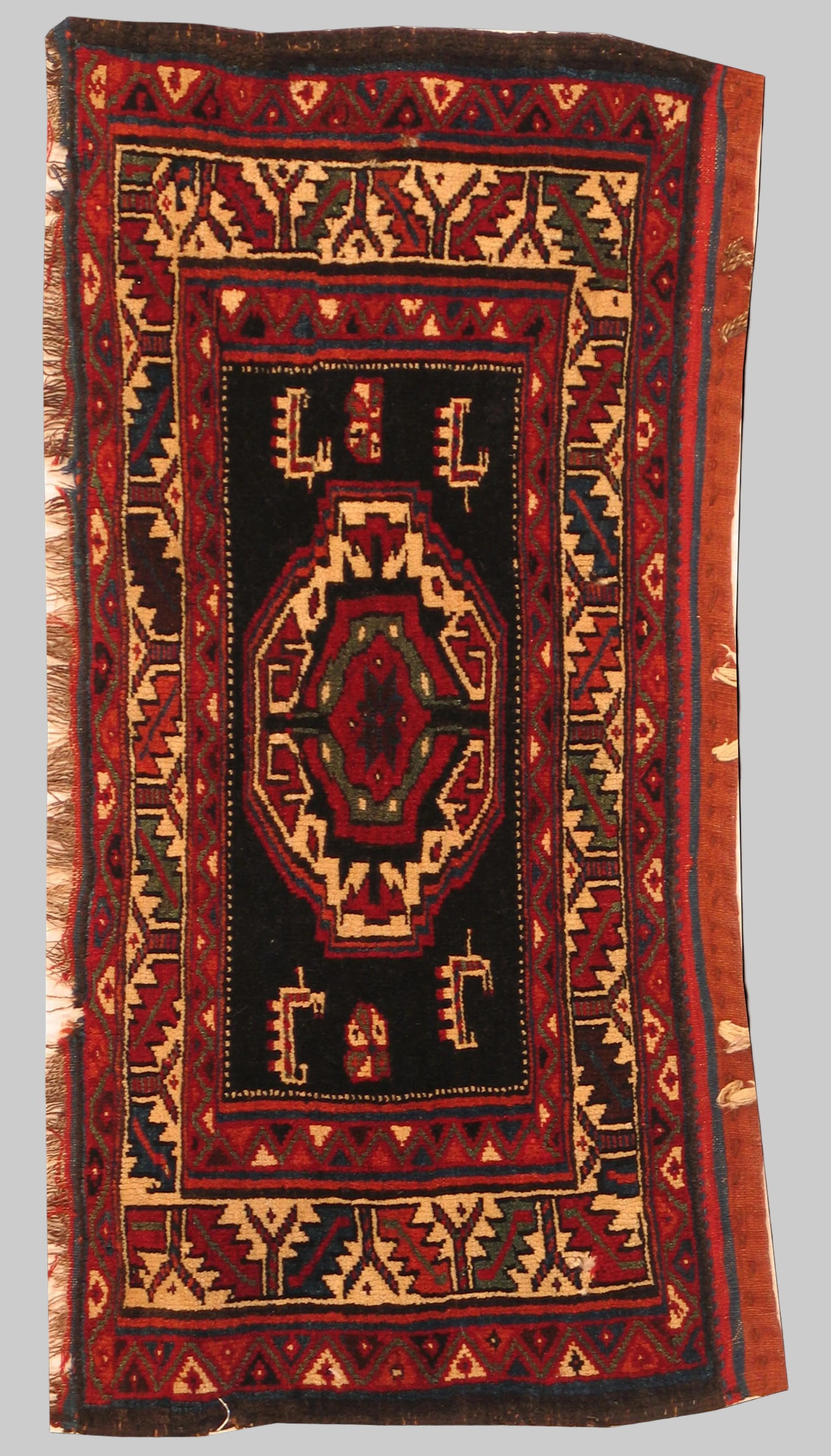 AORug#4099 size. 1' 05" x 3' 00"
