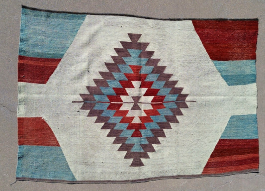 AORug#985 size. 4.4x4.10