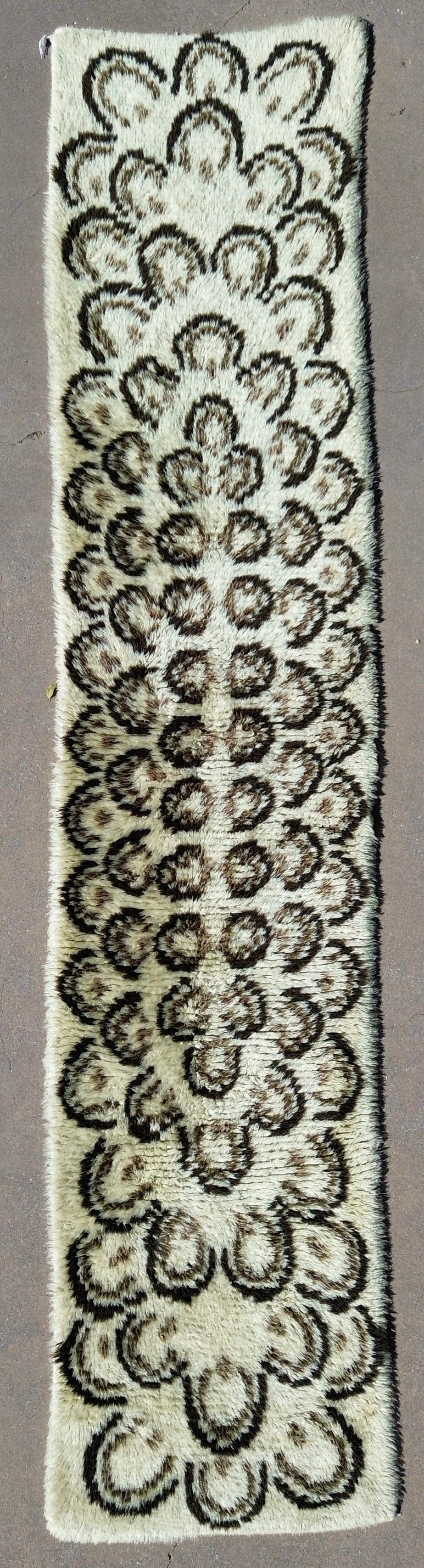 AORug#1067 size. 2.3 x 10.3