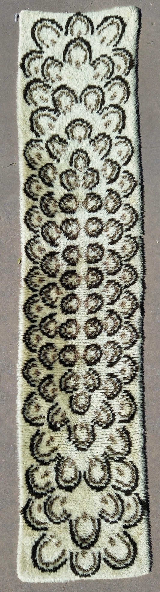 AORug#1067 size. 2.3 x 10.3