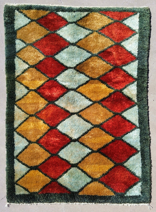 AORug#1236 size. 4.6 x 6.4