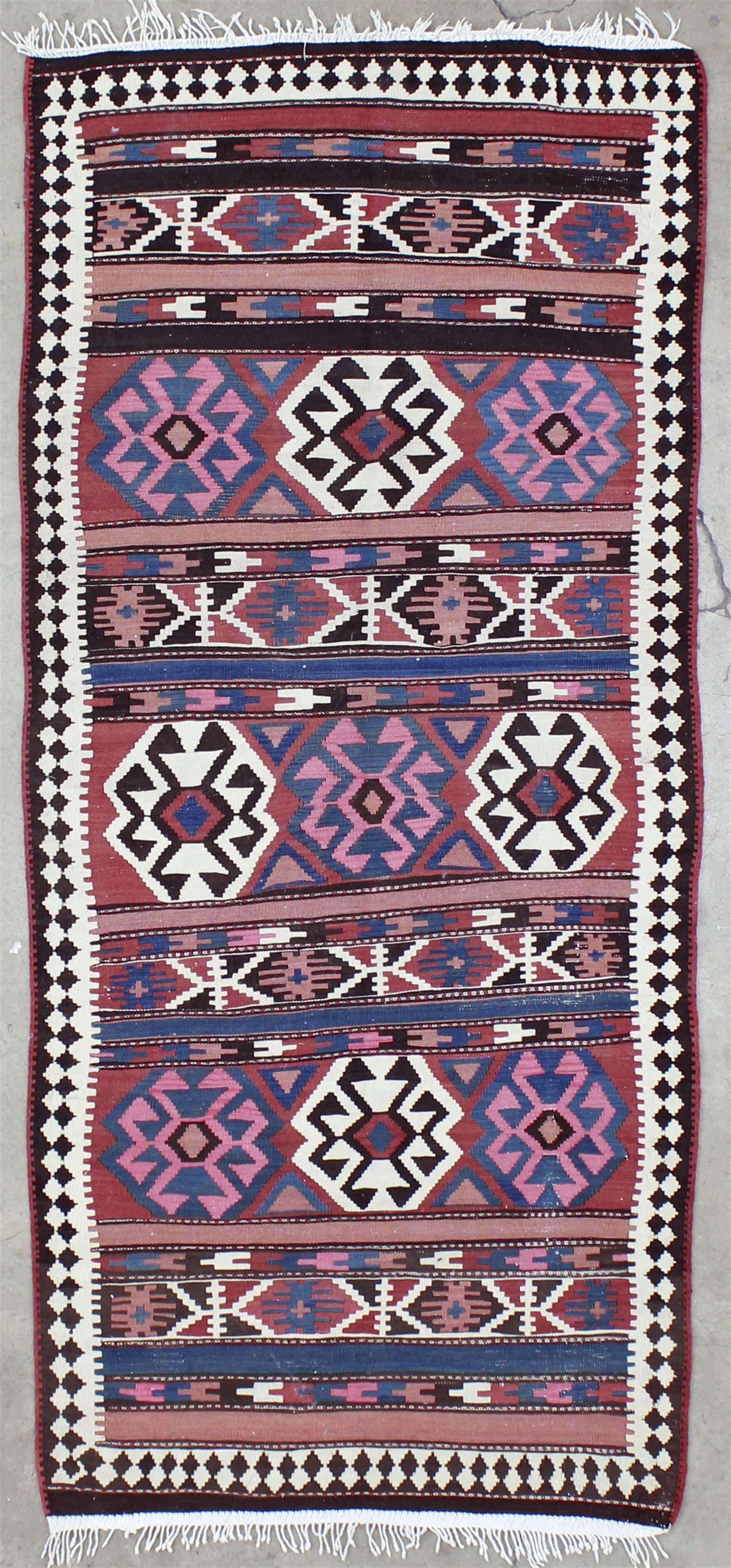 AORug#10151 size. 4' 03" x 9' 03"