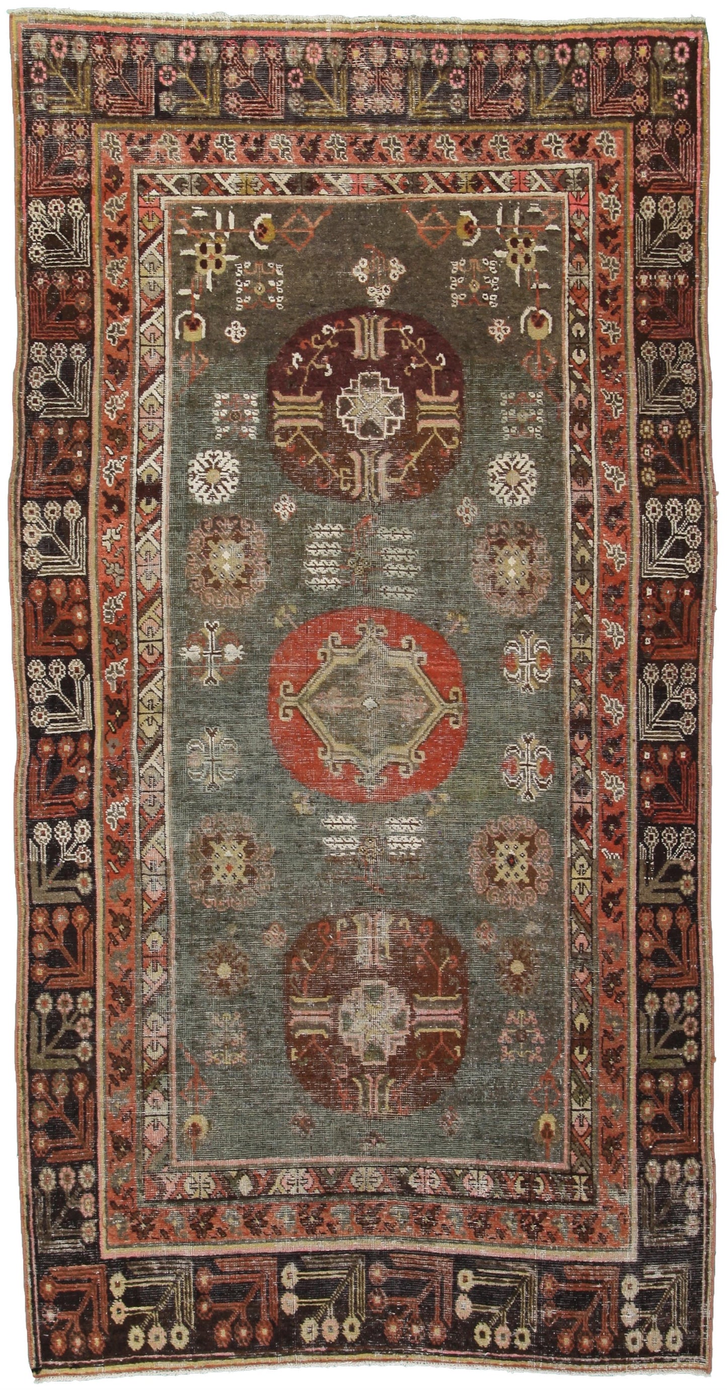 AORug#18724 size. 4' 08" x 9' 04"