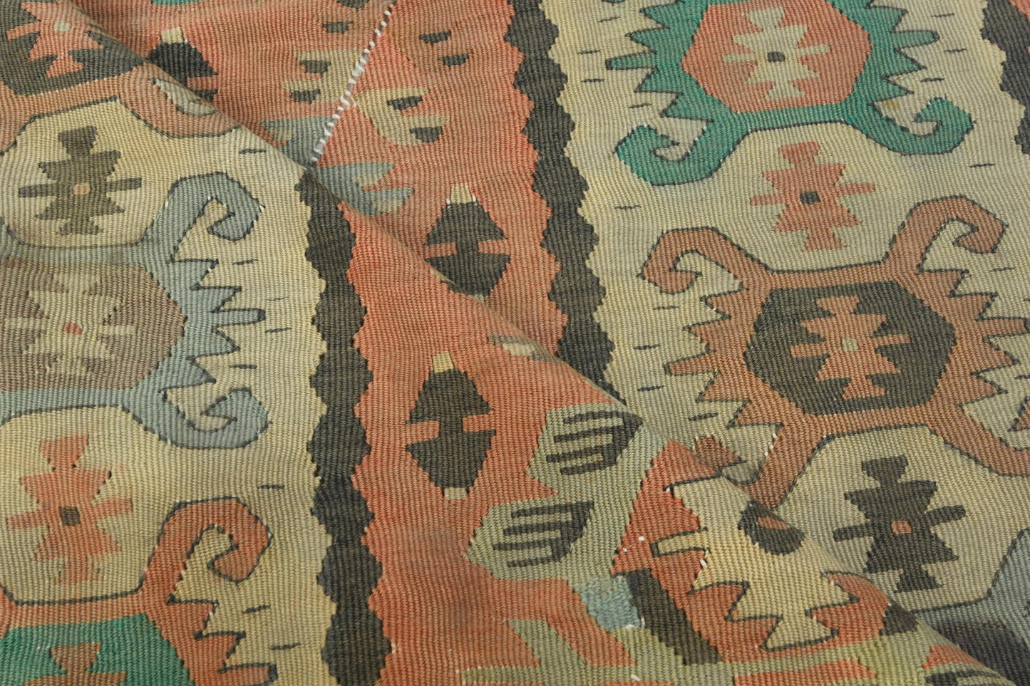 AORug#13687 size. 2' 06" x 4' 06"