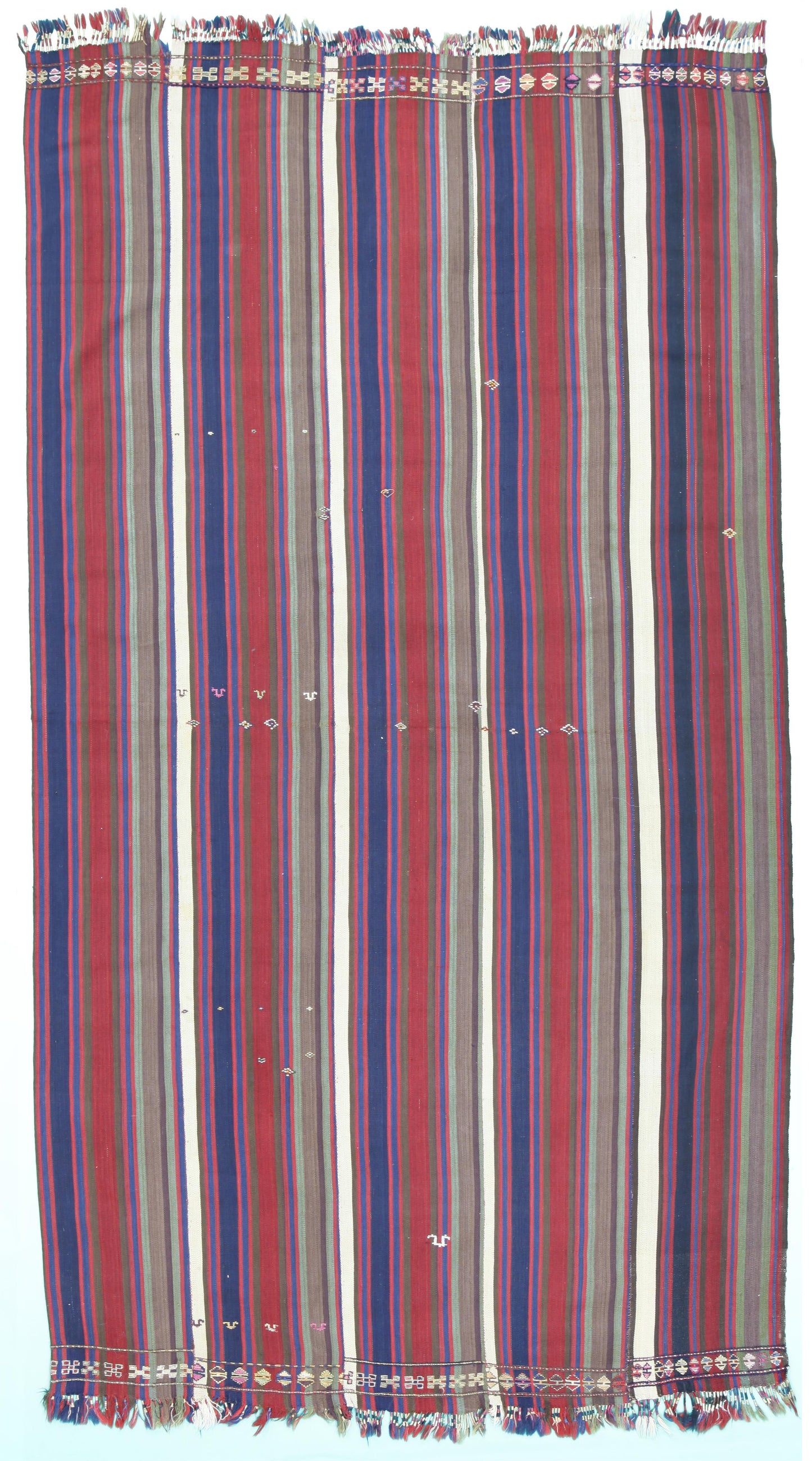 AORug#2715 size. 4' 09" x 8' 06"