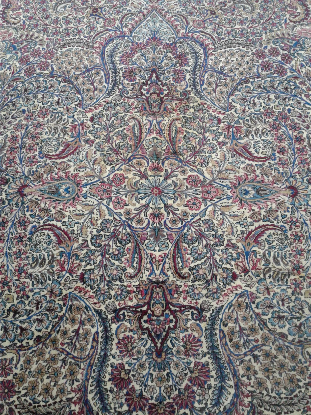 AORug#1462 size.10' 08" x 19' 05"