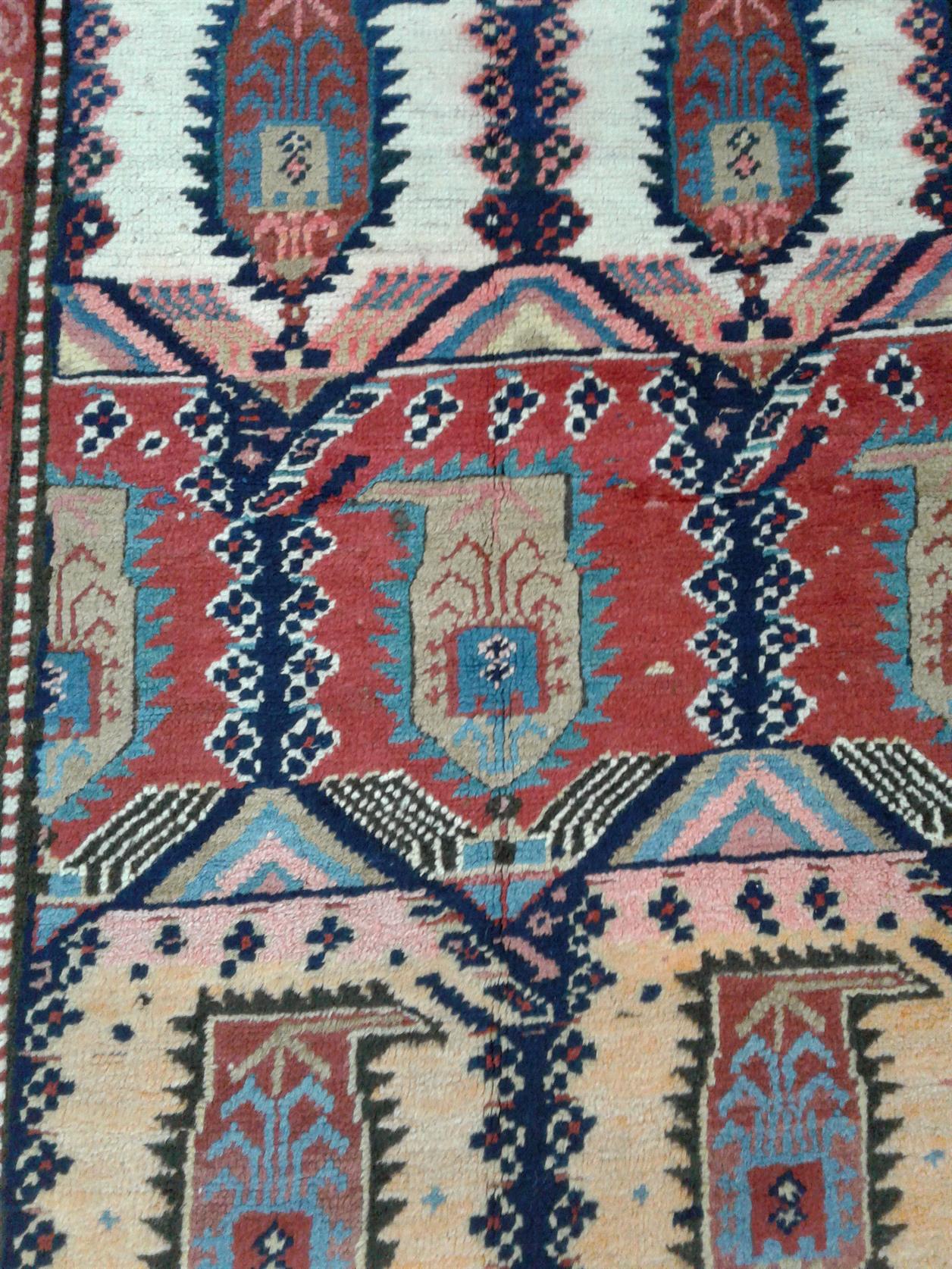 AORug#2699 size. 3' 07" x 12' 03"