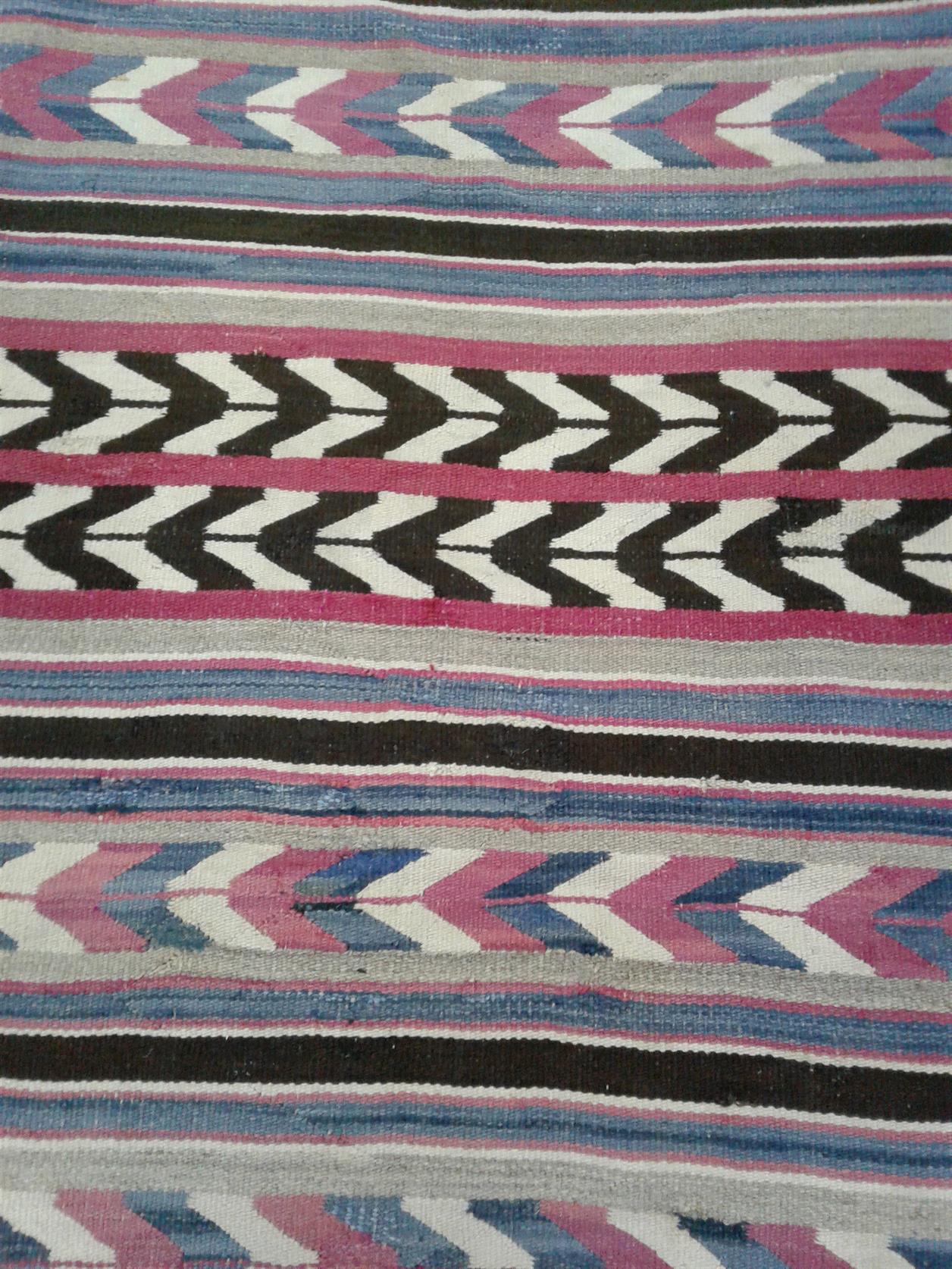 AORug#7873 size. 3' 03" x 4' 10"