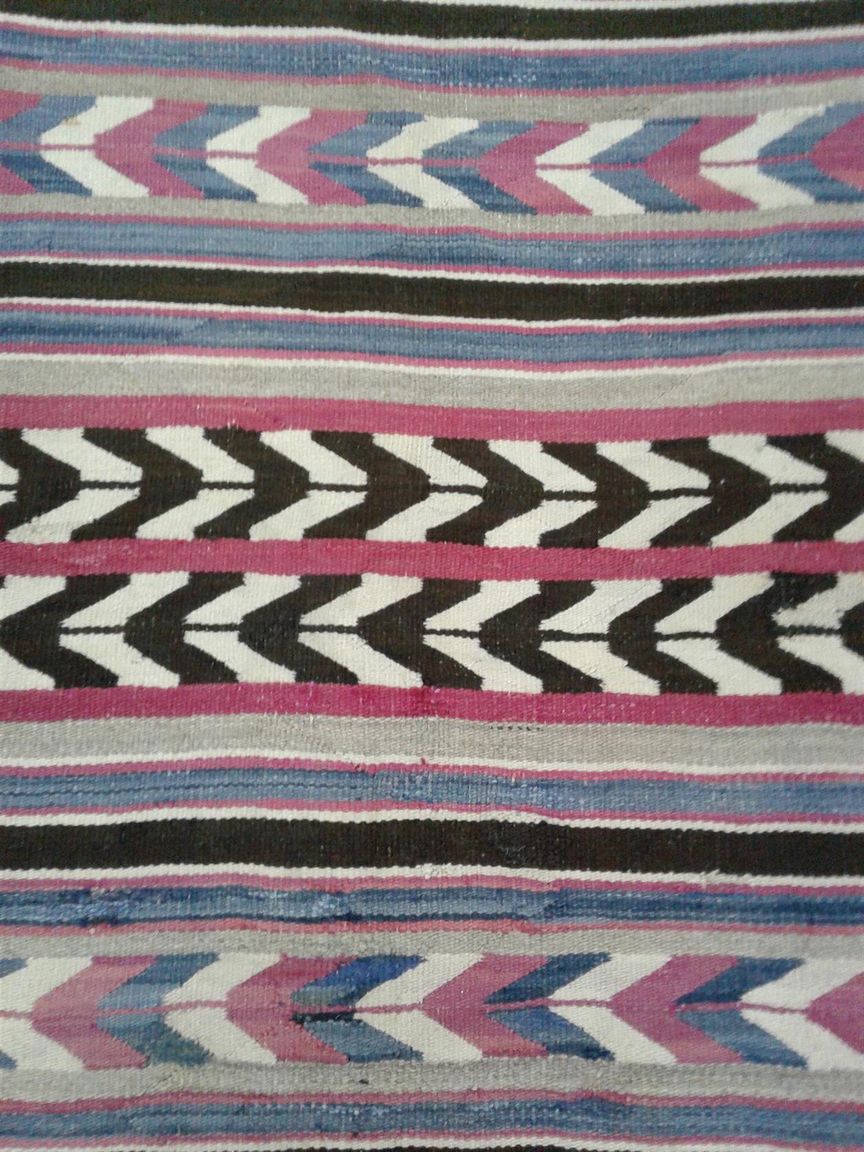 AORug#7873 size. 3' 03" x 4' 10"