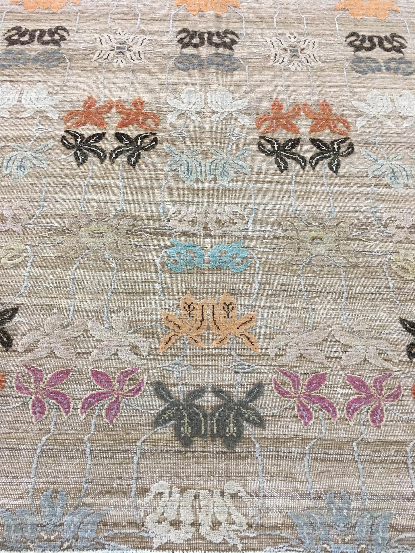 AORug#9051 size. 6' 00" x 8' 10"