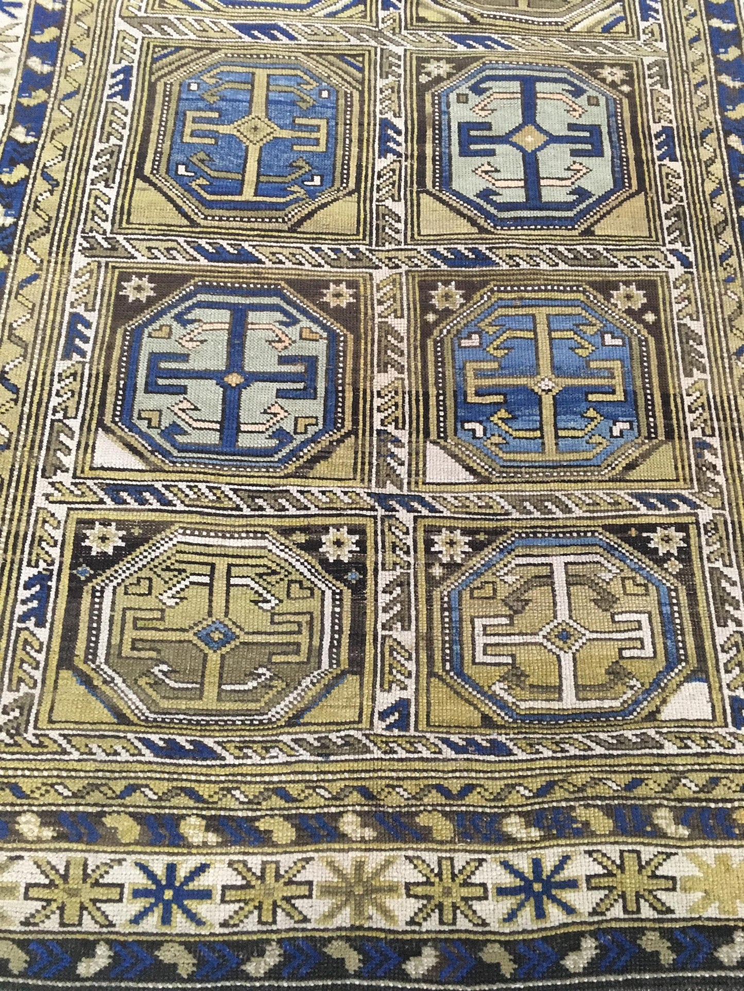 AORug#3156 size. 3' 11" x 5' 00"