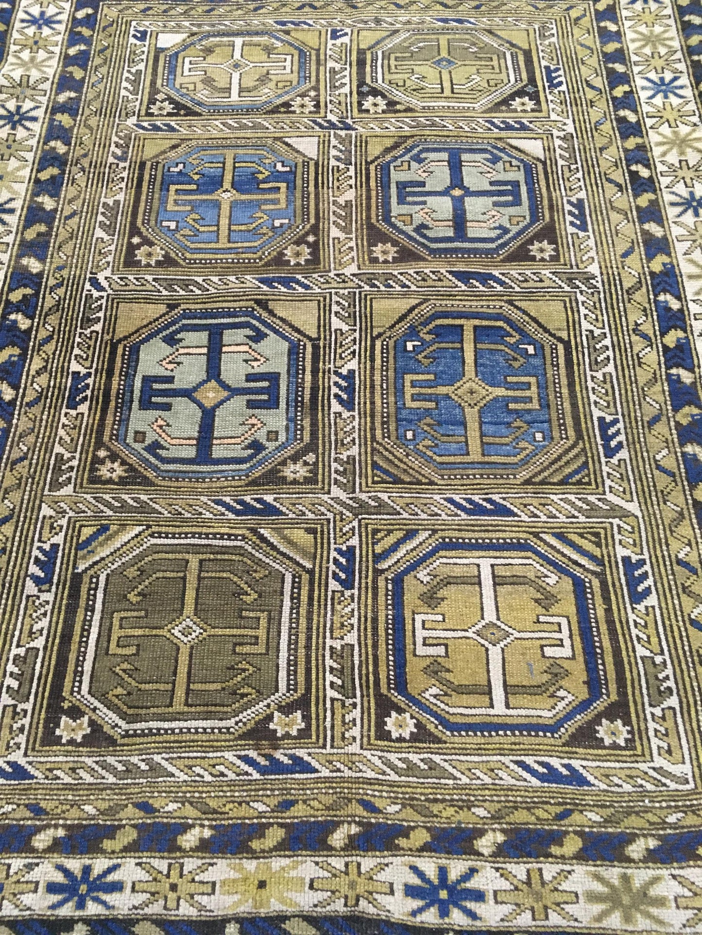AORug#3156 size. 3' 11" x 5' 00"