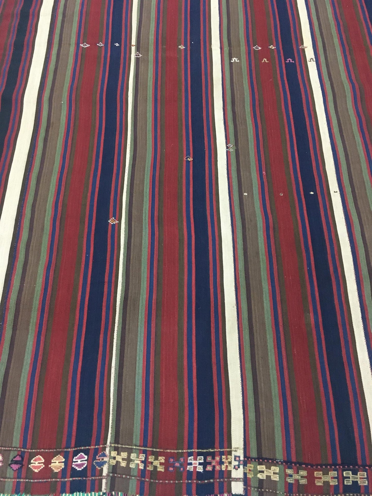 AORug#2715 size. 4' 09" x 8' 06"
