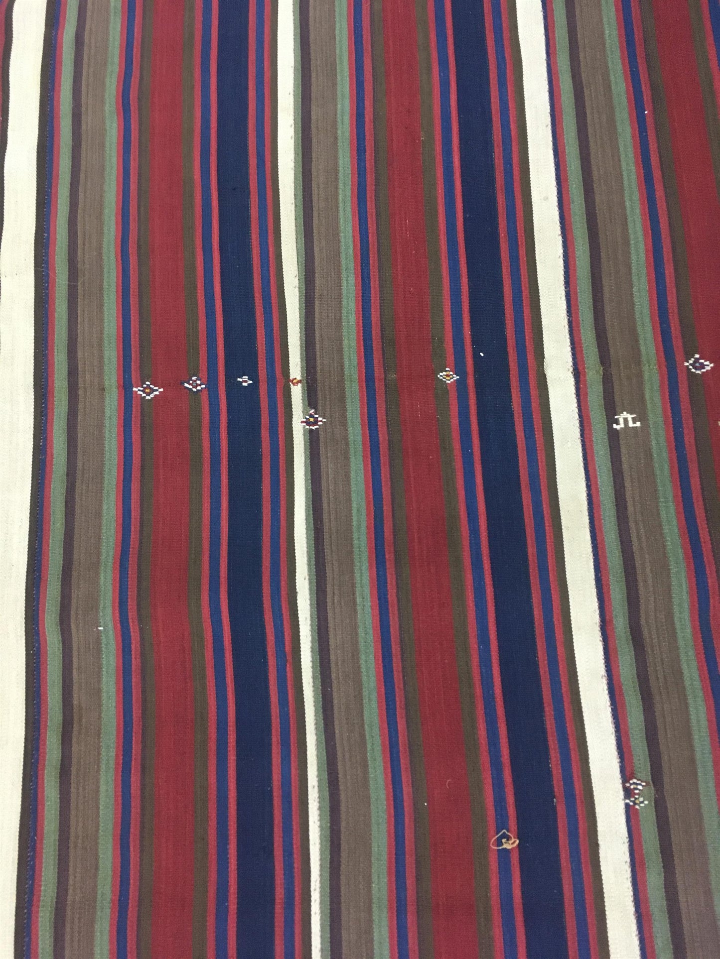 AORug#2715 size. 4' 09" x 8' 06"