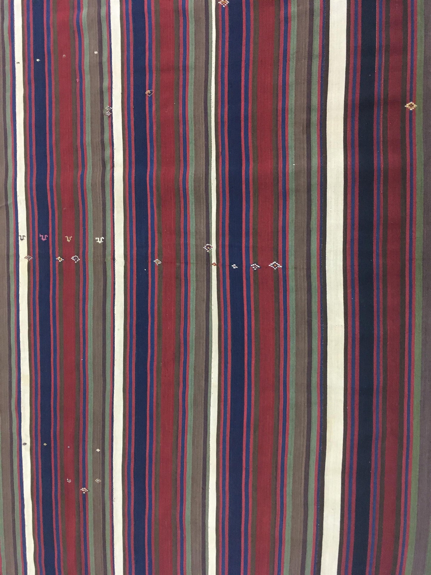 AORug#2715 size. 4' 09" x 8' 06"