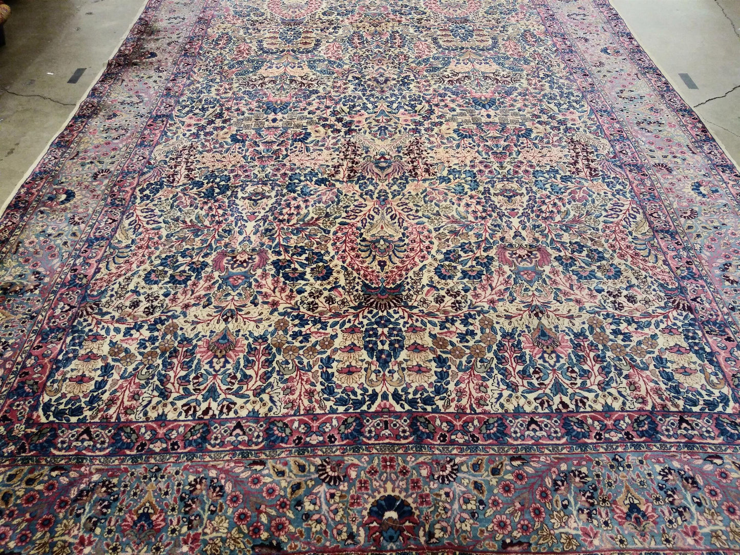 AORug#13067 size. 9' 08" x 17' 08"