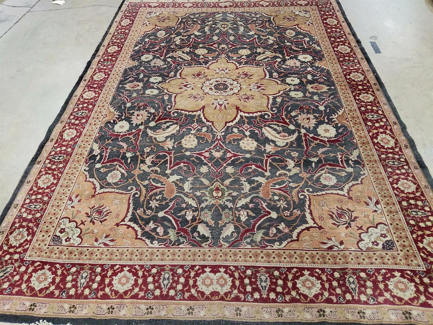 AORug#13093 size. 7' 02" x 10' 02"