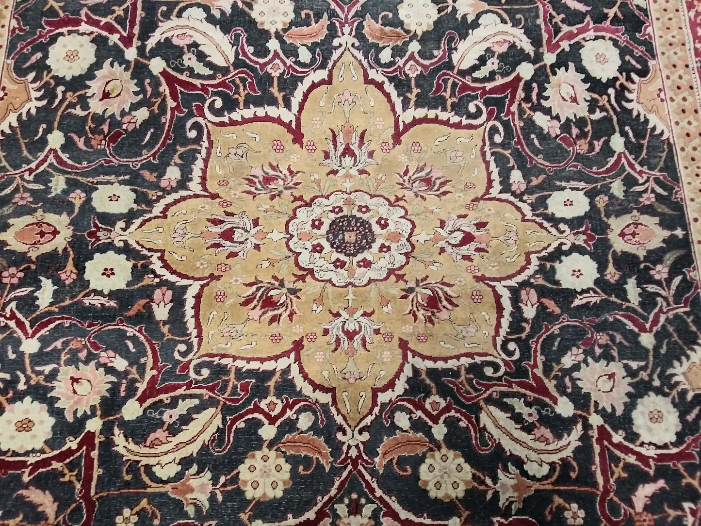 AORug#13093 size. 7' 02" x 10' 02"