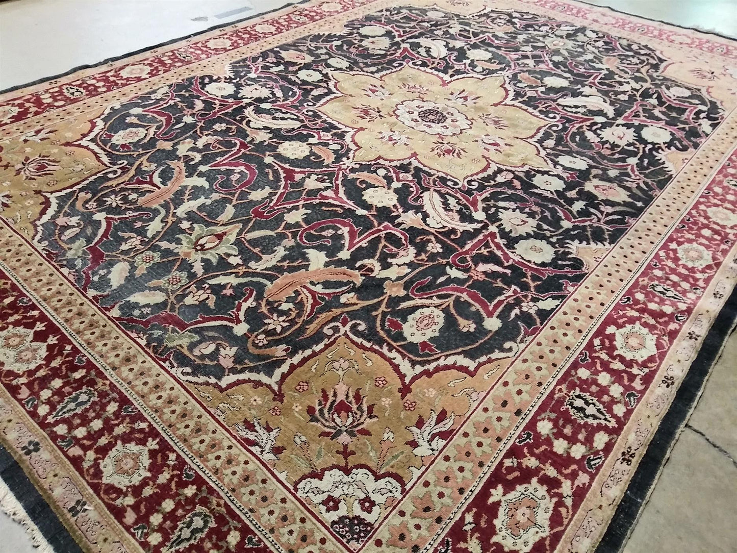 AORug#13093 size. 7' 02" x 10' 02"