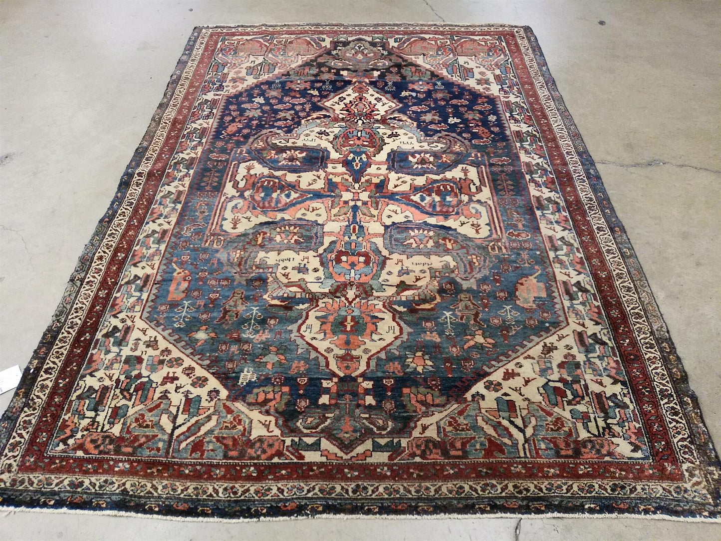 AORug#13119 size. 5' 05" x 7' 02"