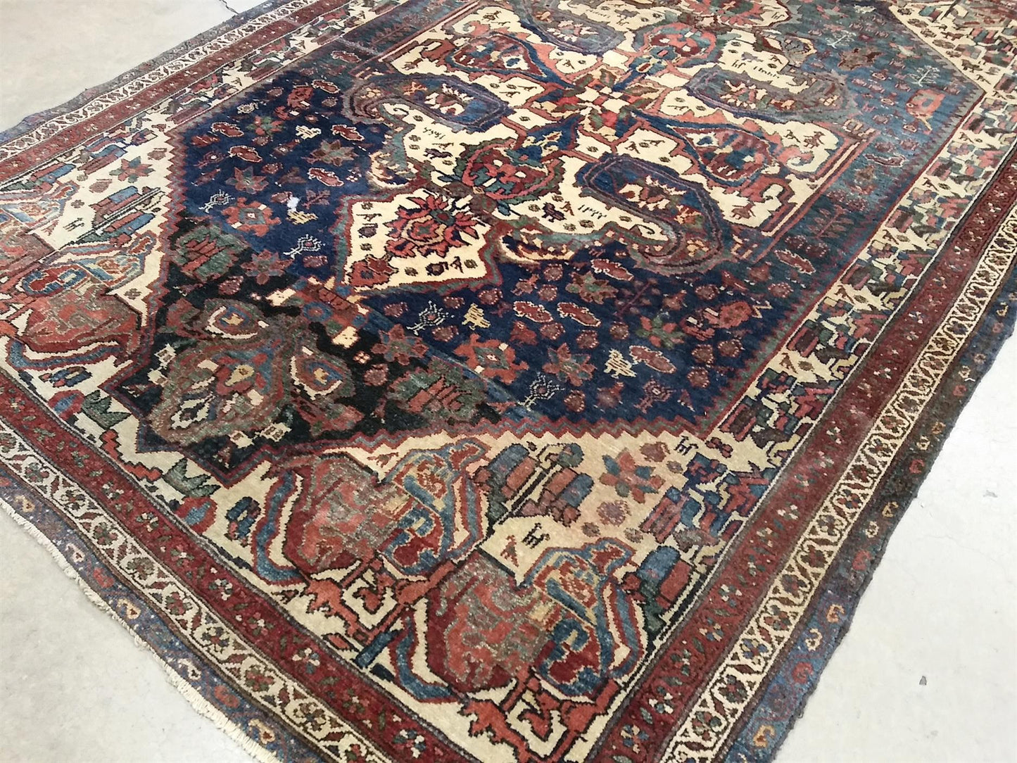 AORug#13119 size. 5' 05" x 7' 02"