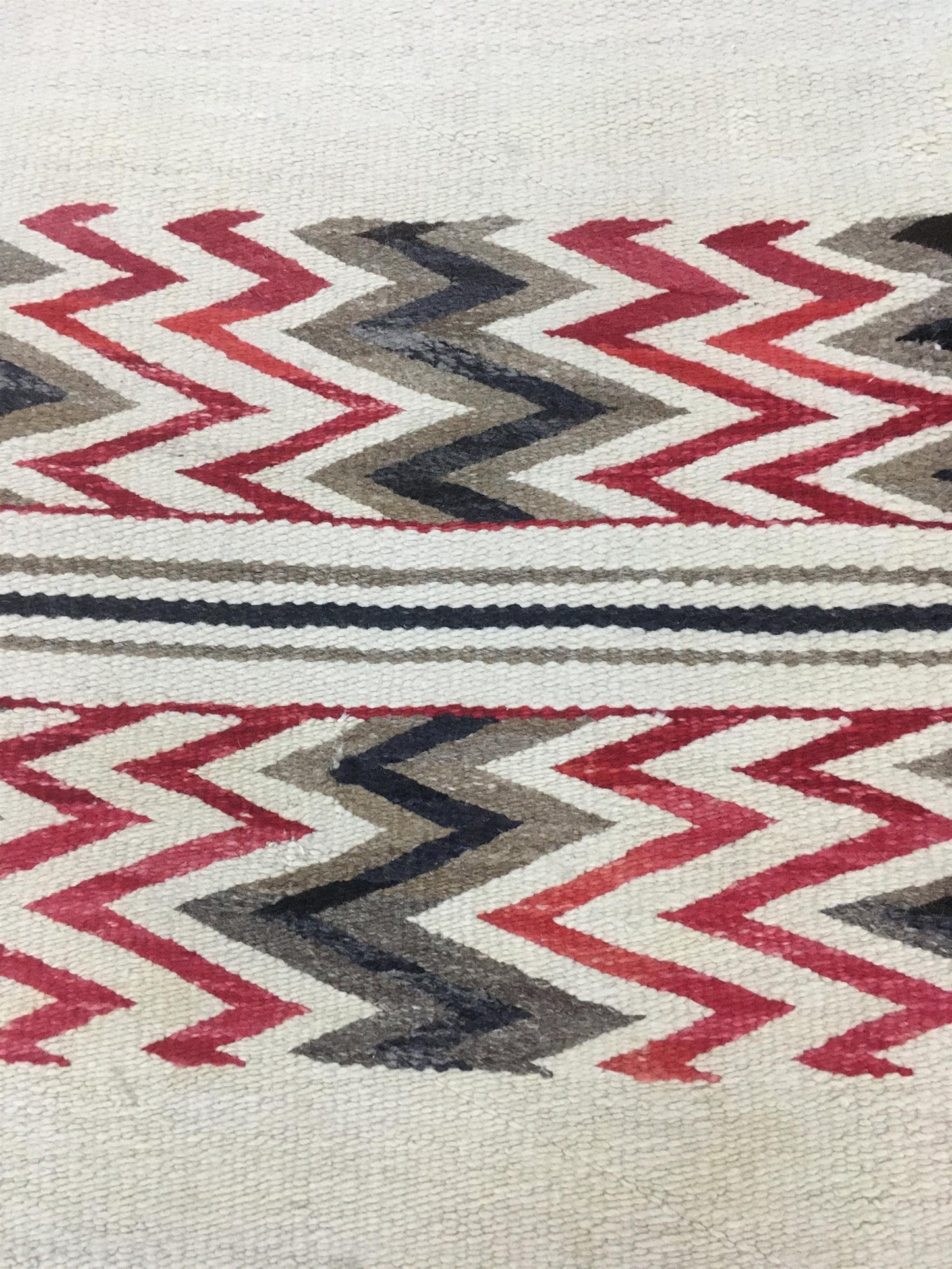 AORug#9470 size. 2' 10" x 4' 10"