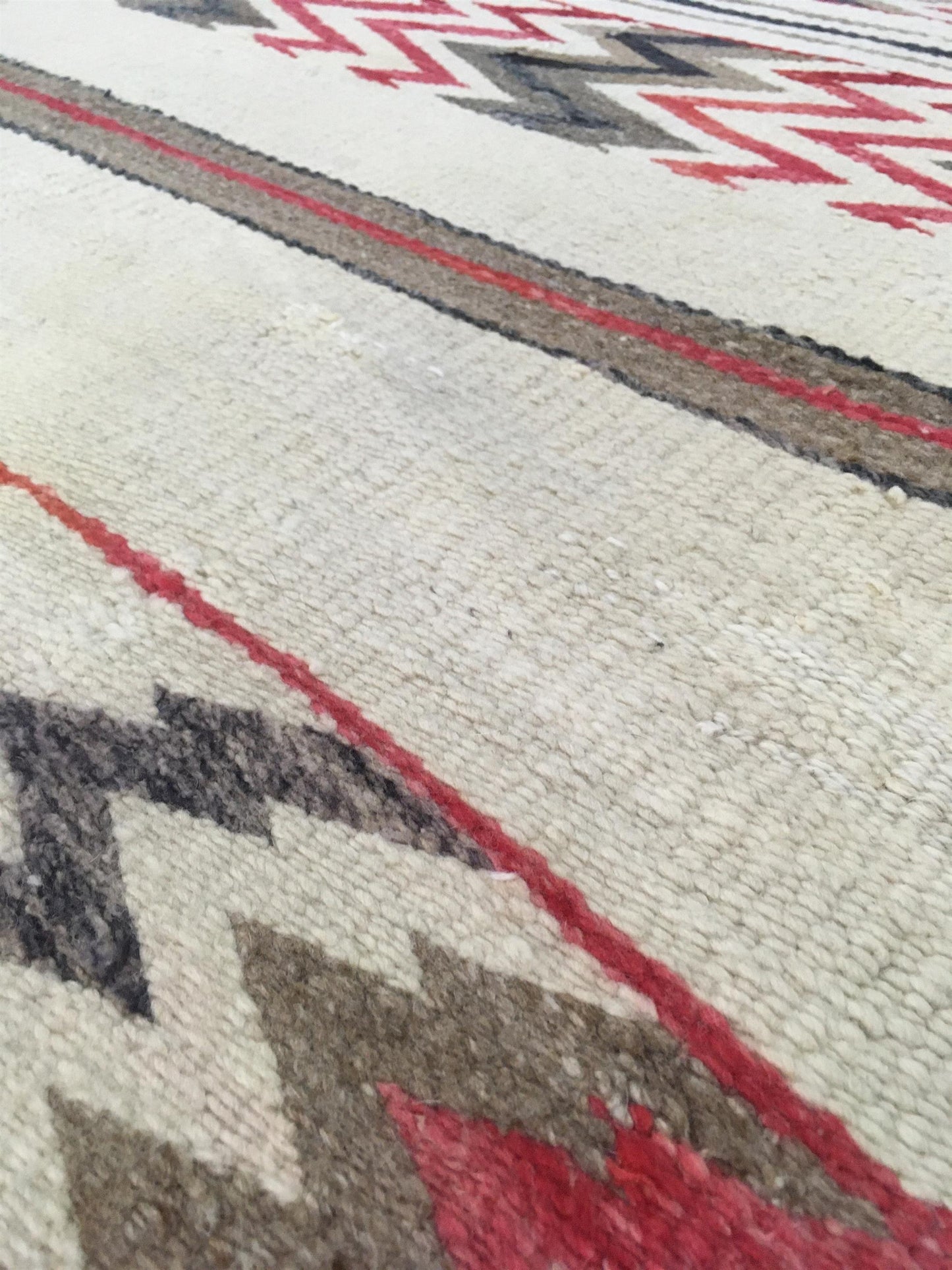 AORug#9470 size. 2' 10" x 4' 10"