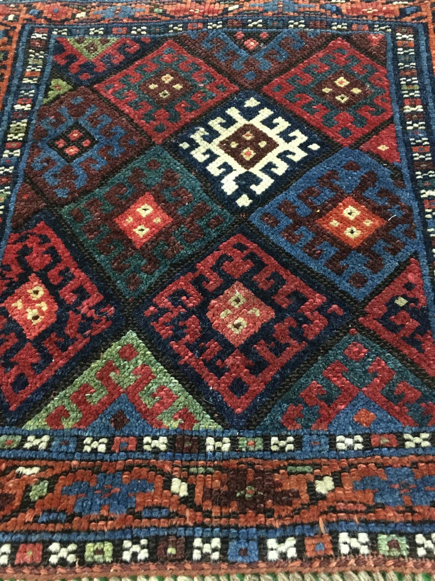 AORug#13162 size. 1' 10" x 2' 01"