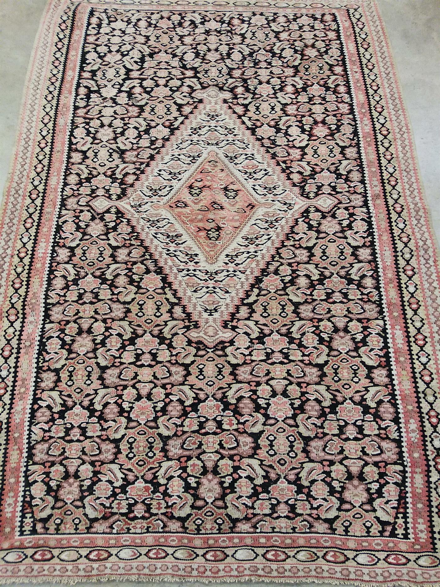 AORug#13217 size. 4' 00" x 6' 01"