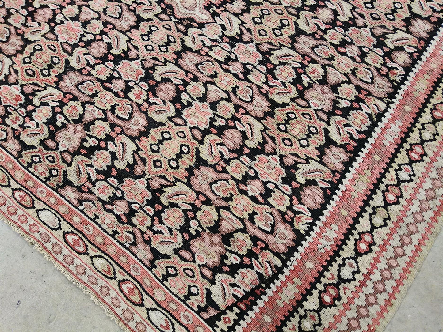 AORug#13217 size. 4' 00" x 6' 01"