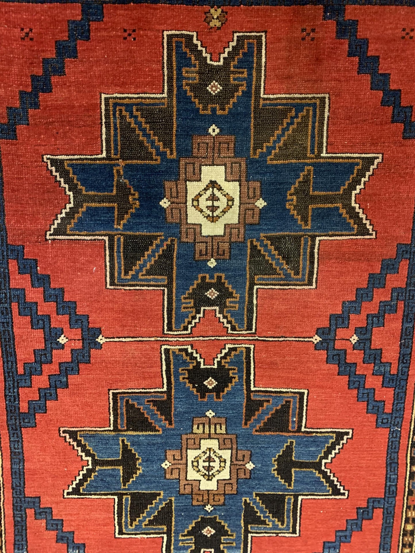 AORug#4071 size. 3' 10" x 5' 00"