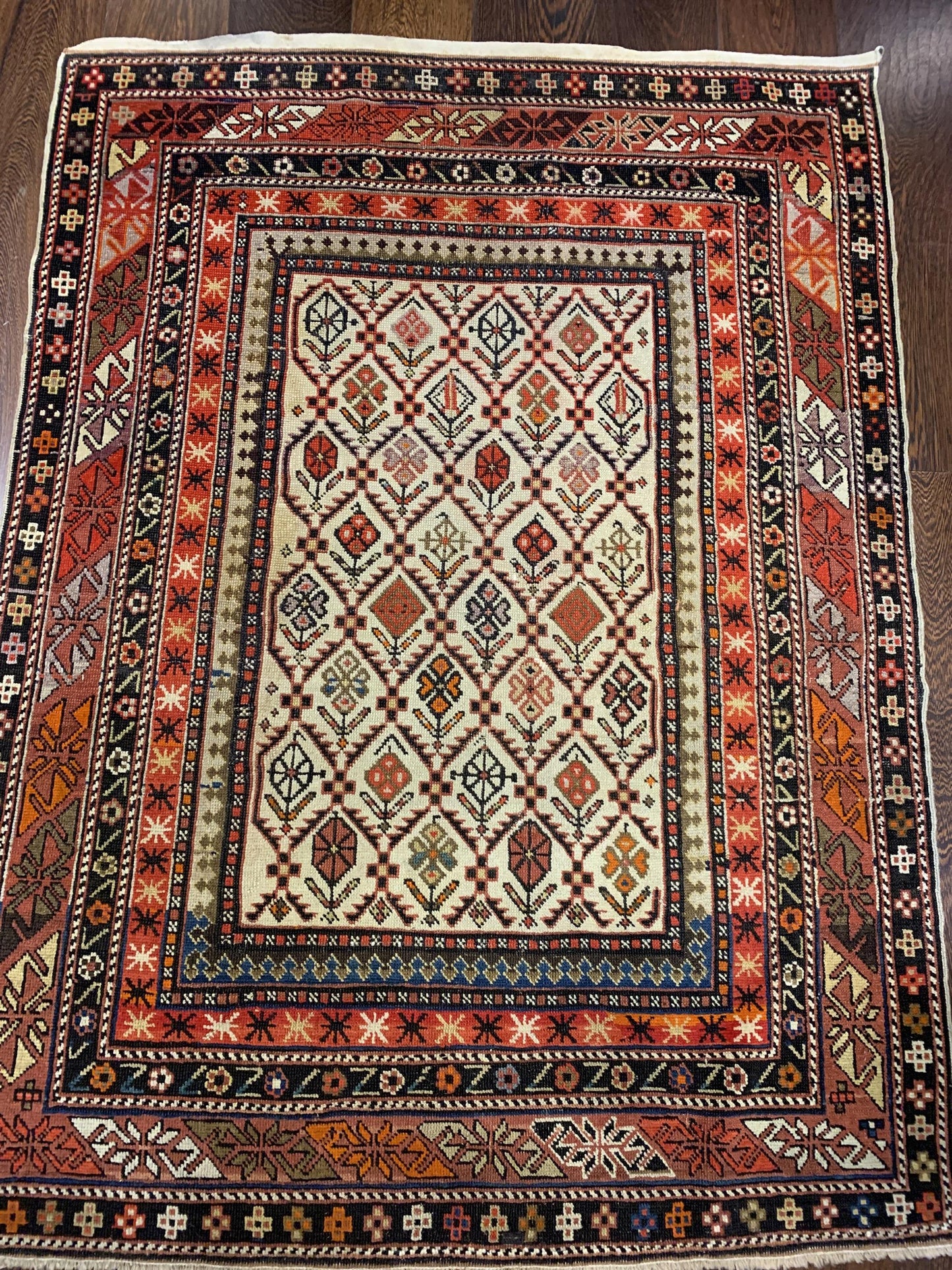 AORug#3950 size. 3' 10" x 5' 00"