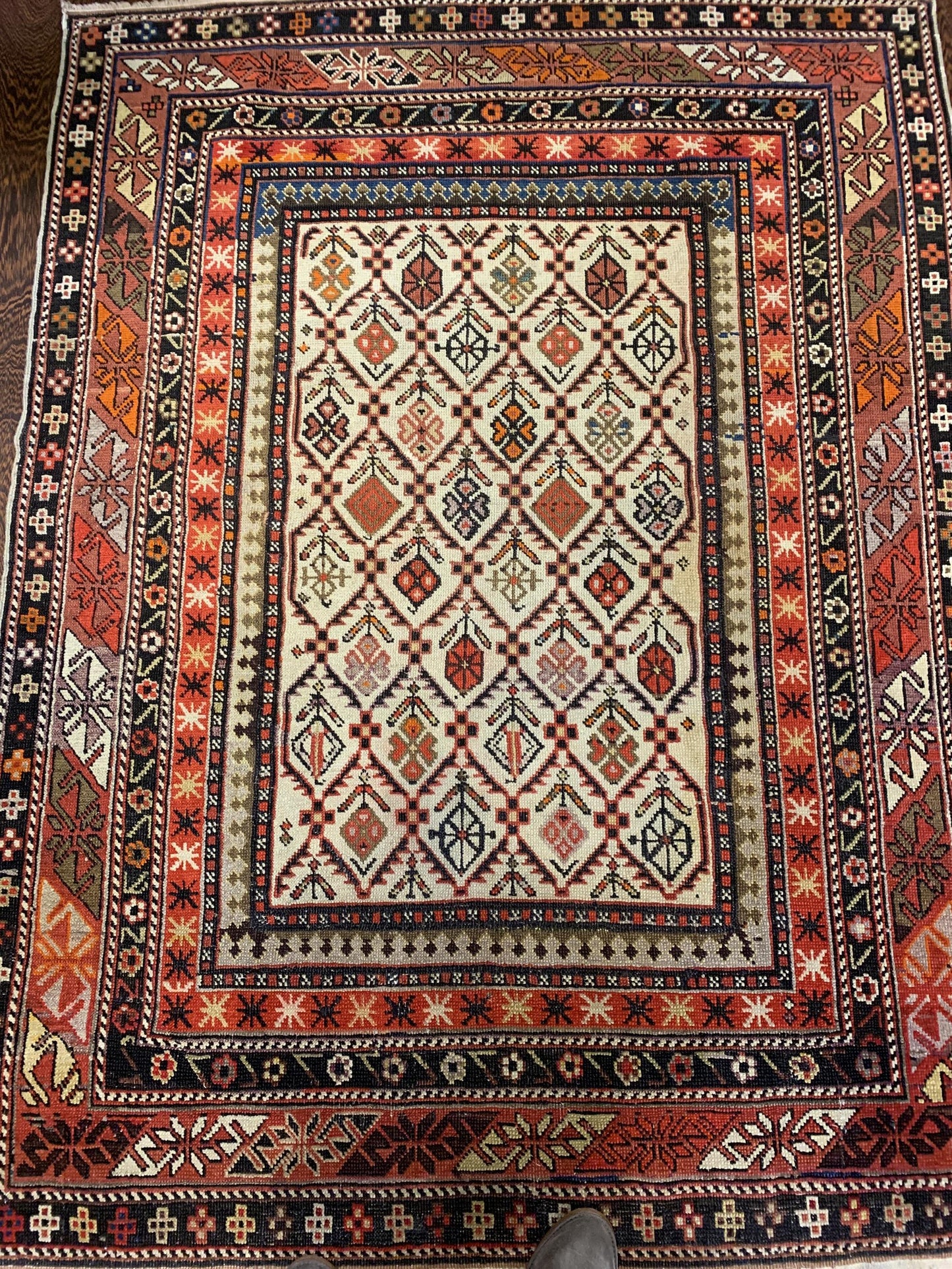 AORug#3950 size. 3' 10" x 5' 00"