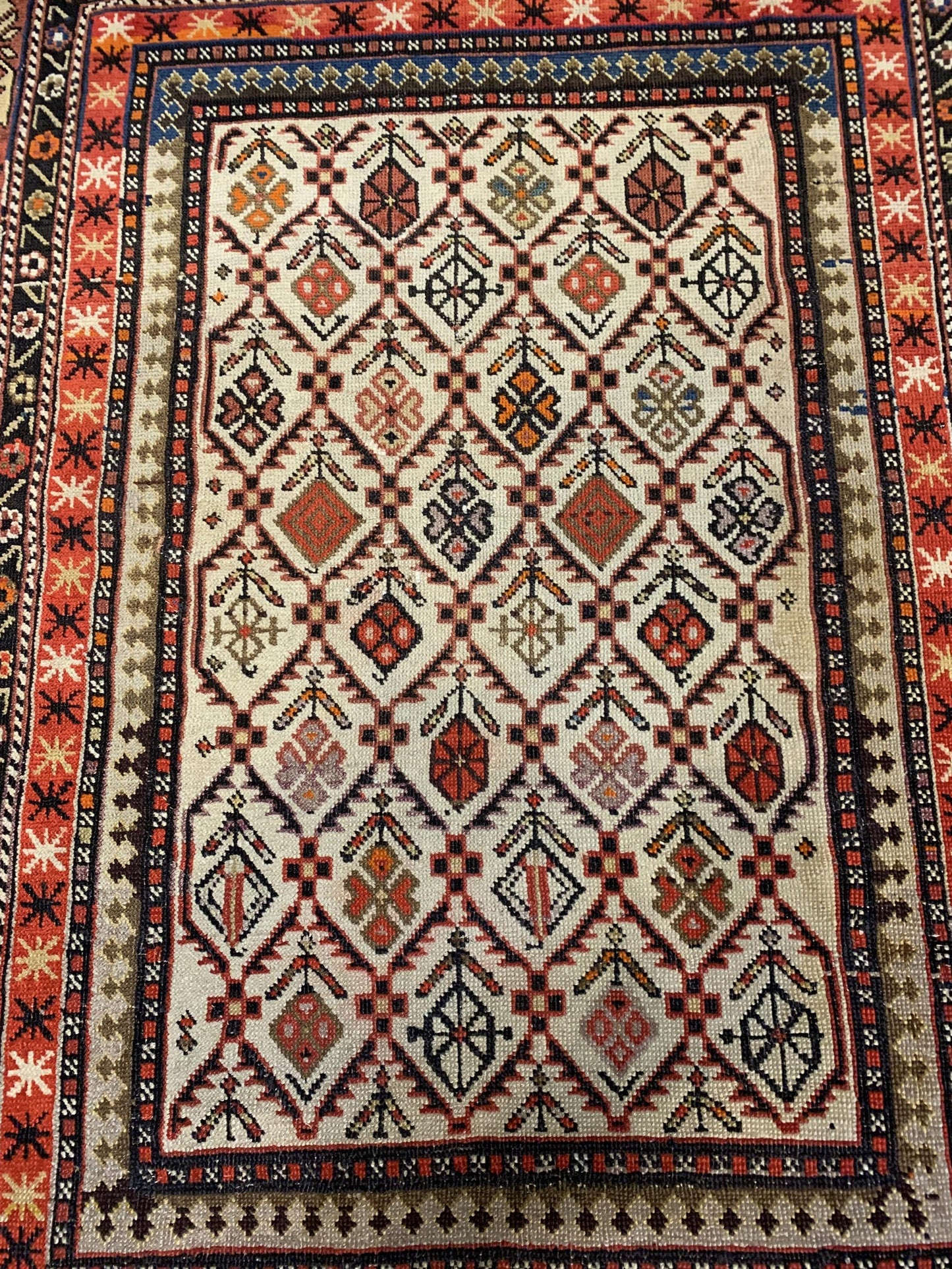 AORug#3950 size. 3' 10" x 5' 00"