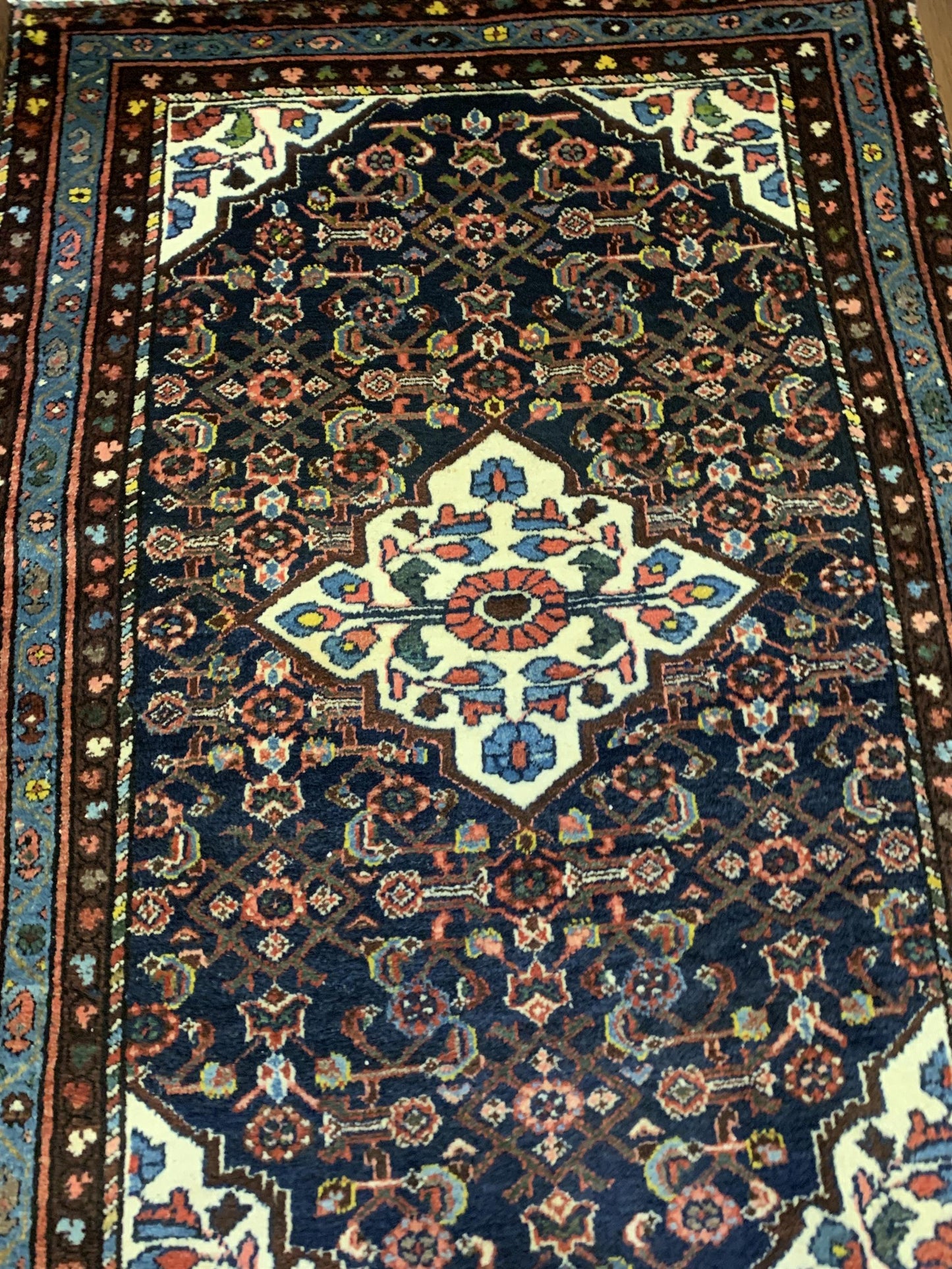 AORug#5208 size. 3' 04" x 4' 11"