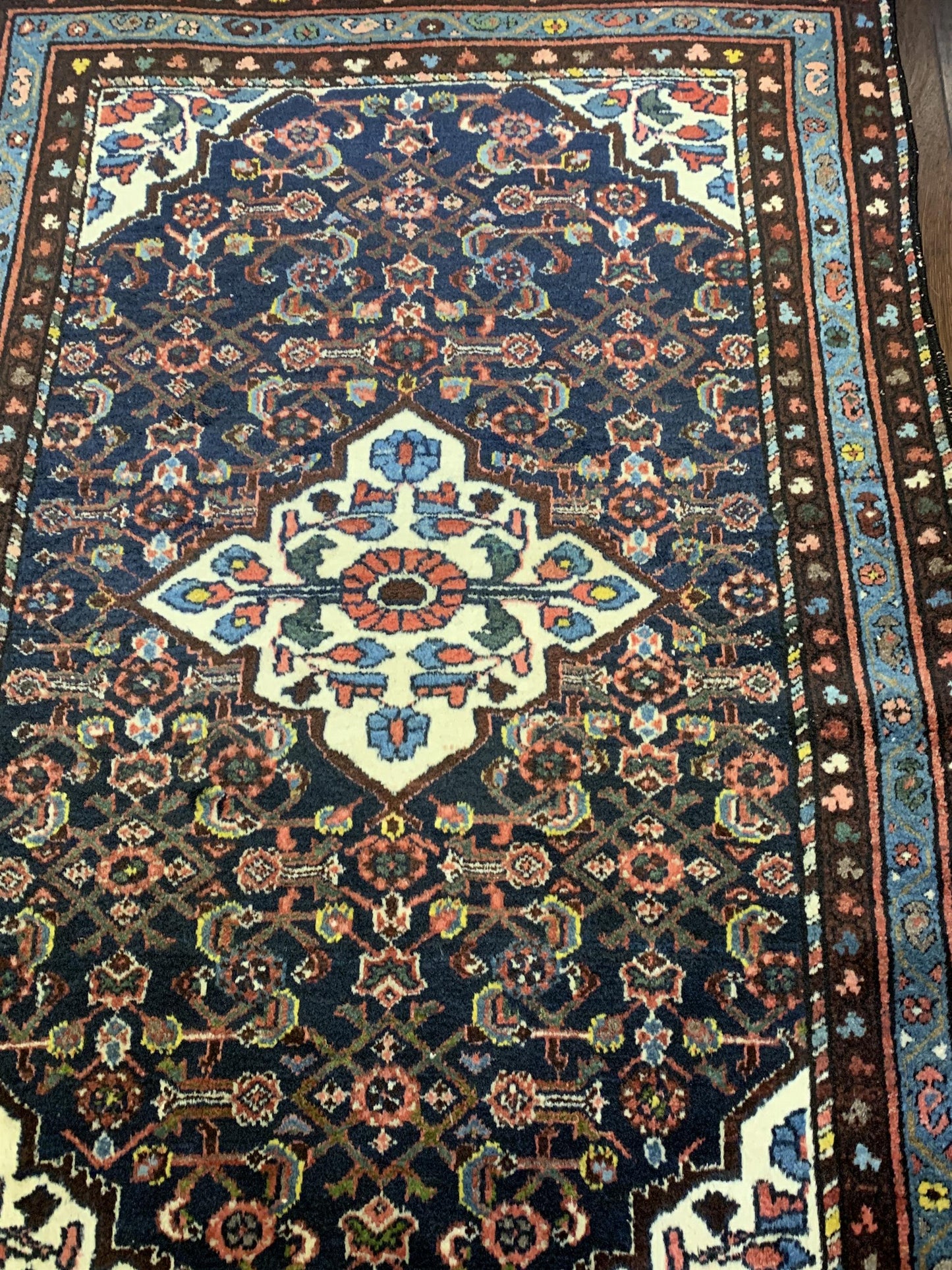 AORug#5208 size. 3' 04" x 4' 11"