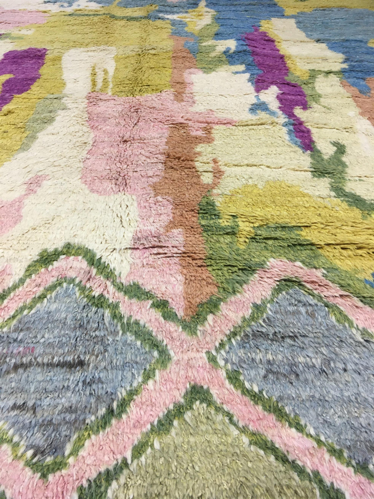 AORug#8745 size. 8' 11" x 11' 08"
